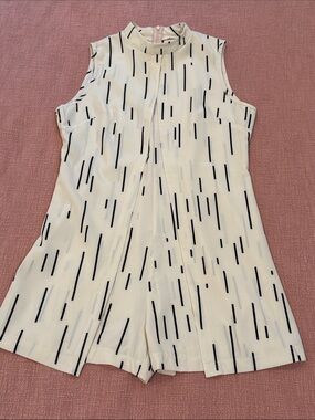 Sleeveless Cream Patterned Romper shortsuit with outer front layers med wm’s